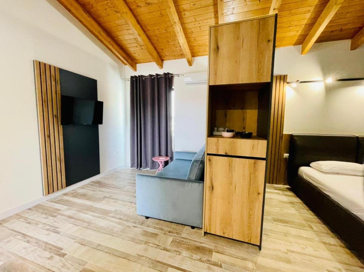 Adriatik Hotel Vlorë Εξωτερικό φωτογραφία