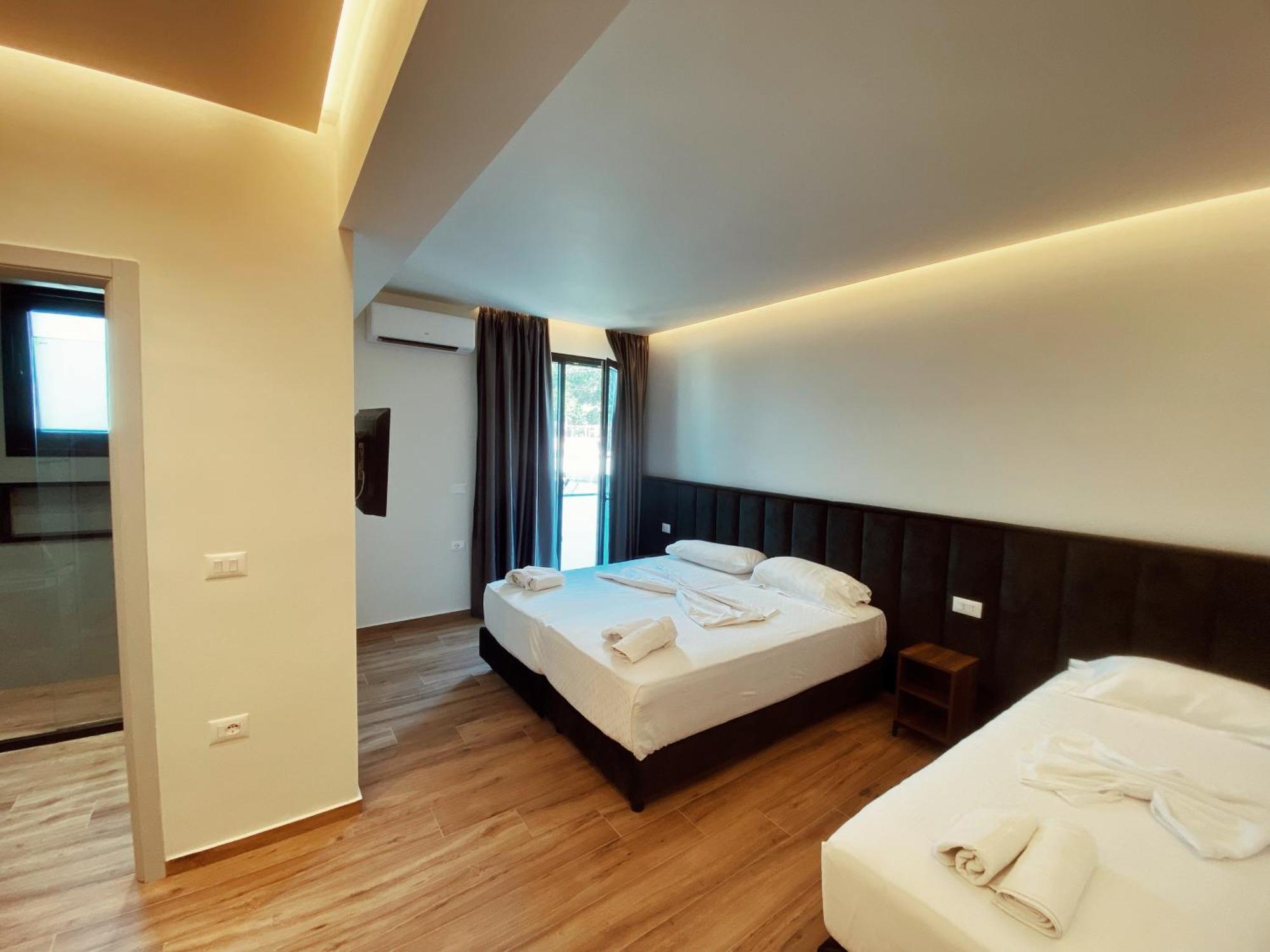 Adriatik Hotel Vlorë Εξωτερικό φωτογραφία